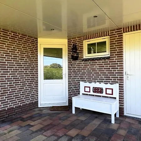 Spacious Surrounded Large Garden Дом отдыха