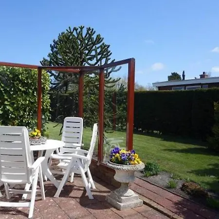 Spacious Surrounded Large Garden Σπίτι διακοπών Sint Maartensvlotbrug