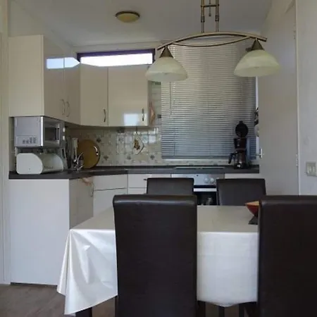 Spacious Surrounded Large Garden *