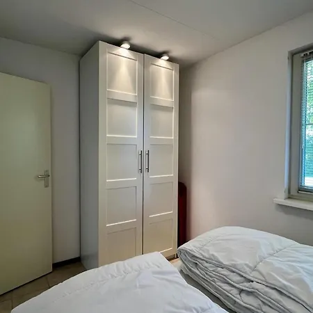 Spacious Surrounded Large Garden Σπίτι διακοπών Sint Maartensvlotbrug