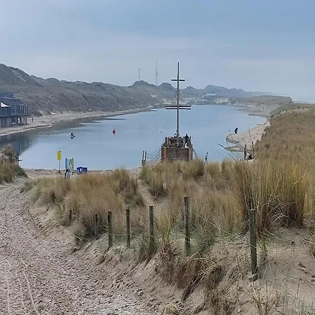 Spacious Surrounded Large Garden Σπίτι διακοπών