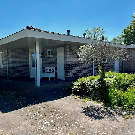 Spacious Surrounded Large Garden * Sint Maartensvlotbrug