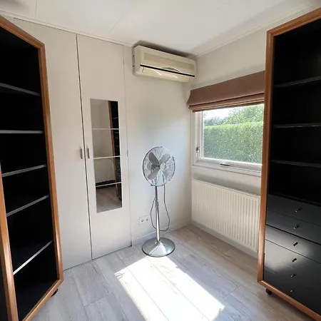 Spacious Surrounded Large Garden Σπίτι διακοπών