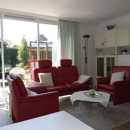 Spacious Surrounded Large Garden *