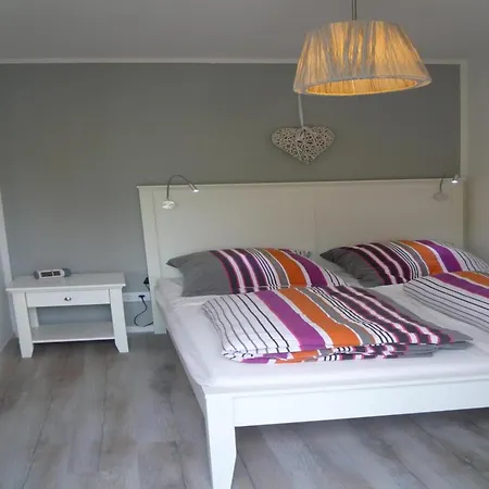 Spacious Surrounded Large Garden Σπίτι διακοπών *