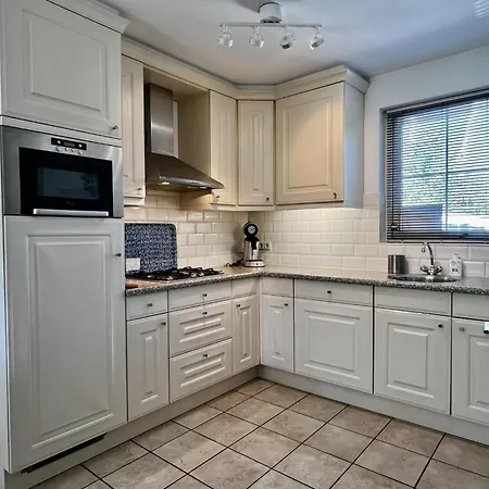 Σπίτι διακοπών Spacious Surrounded Large Garden