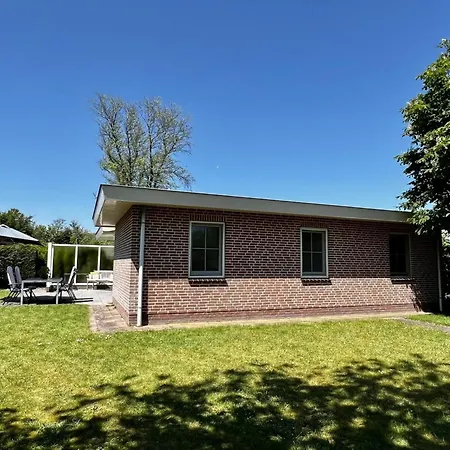 Spacious Surrounded Large Garden * Sint Maartensvlotbrug