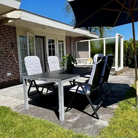 Σπίτι διακοπών Spacious Surrounded Large Garden *