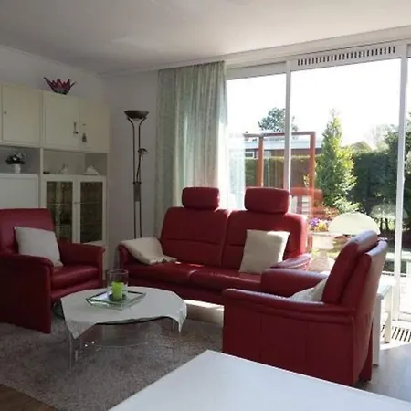 Spacious Surrounded Large Garden Σπίτι διακοπών *