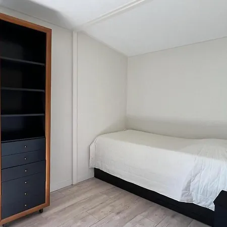 Дом отдыха Spacious Surrounded Large Garden Sint Maartensvlotbrug