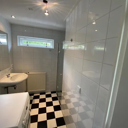 Дом отдыха Spacious Surrounded Large Garden