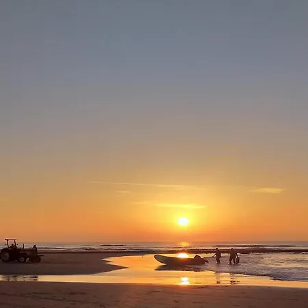 Spacious Surrounded Large Garden Σπίτι διακοπών