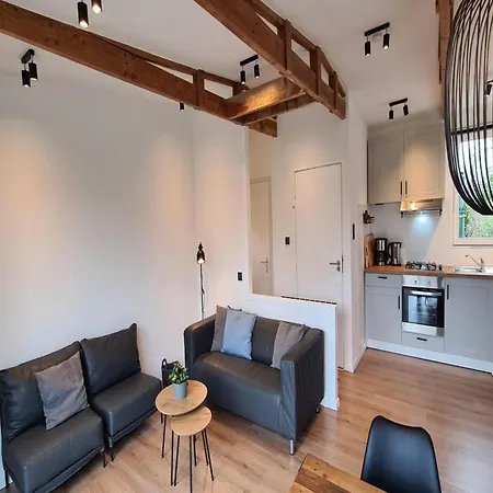 Σπίτι διακοπών Spacious Surrounded Large Garden