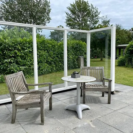 Spacious Surrounded Large Garden * Sint Maartensvlotbrug