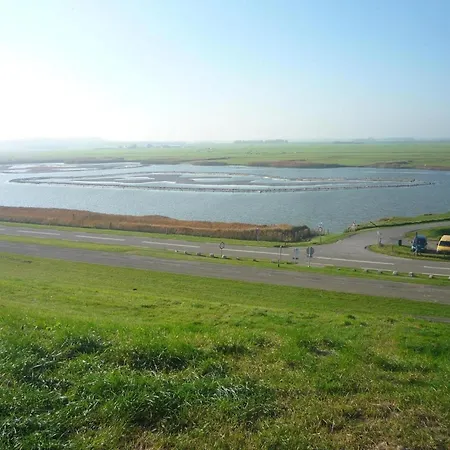 Spacious Surrounded Large Garden * Sint Maartensvlotbrug