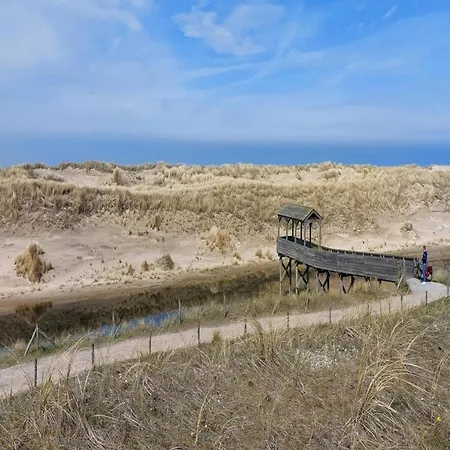 Spacious Surrounded Large Garden *