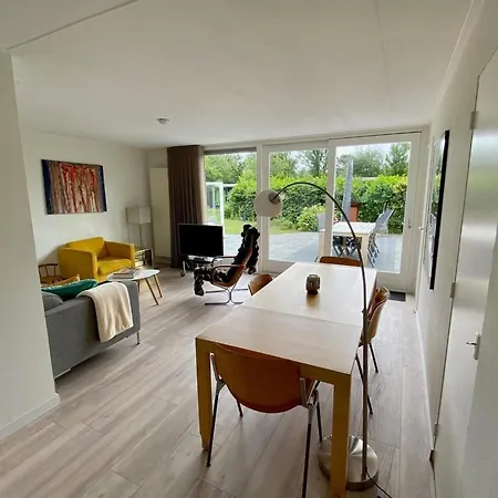 Spacious Surrounded Large Garden *