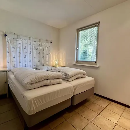 Spacious Surrounded Large Garden * Sint Maartensvlotbrug