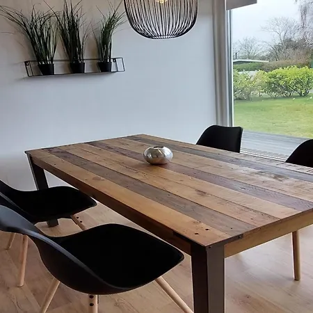 Holiday home Spacious Surrounded Large Garden *