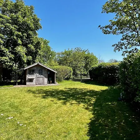 Spacious Surrounded Large Garden *