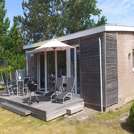 Дом отдыха Spacious Surrounded Large Garden