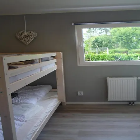 Дом отдыха Spacious Surrounded Large Garden Sint Maartensvlotbrug