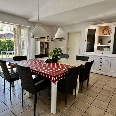 Spacious Surrounded Large Garden Holiday home