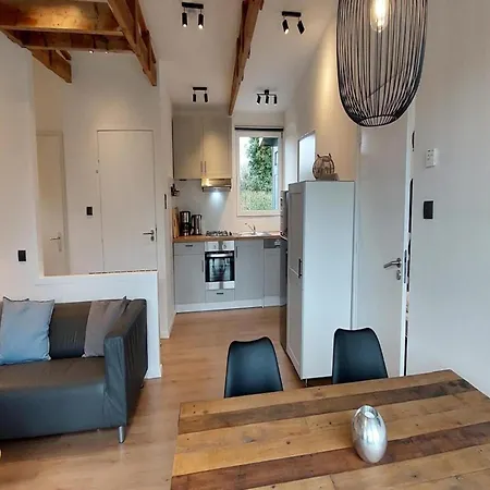 Дом отдыха Spacious Surrounded Large Garden Sint Maartensvlotbrug