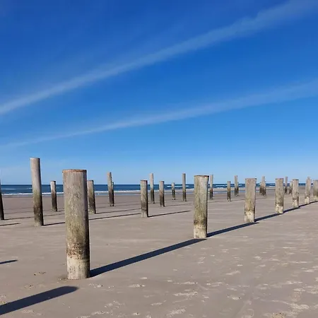 Дом отдыха Spacious Surrounded Large Garden *