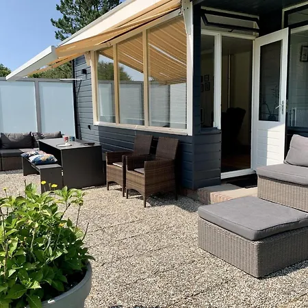 Spacious Surrounded Large Garden * Sint Maartensvlotbrug