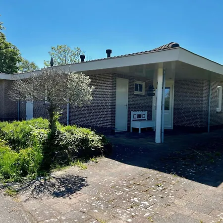 Spacious Surrounded Large Garden *