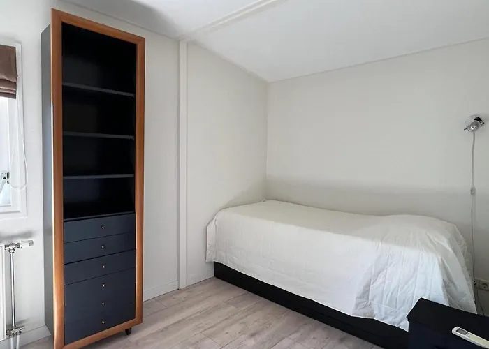 Feriehus Spacious Surrounded Large Garden Sint Maartensvlotbrug