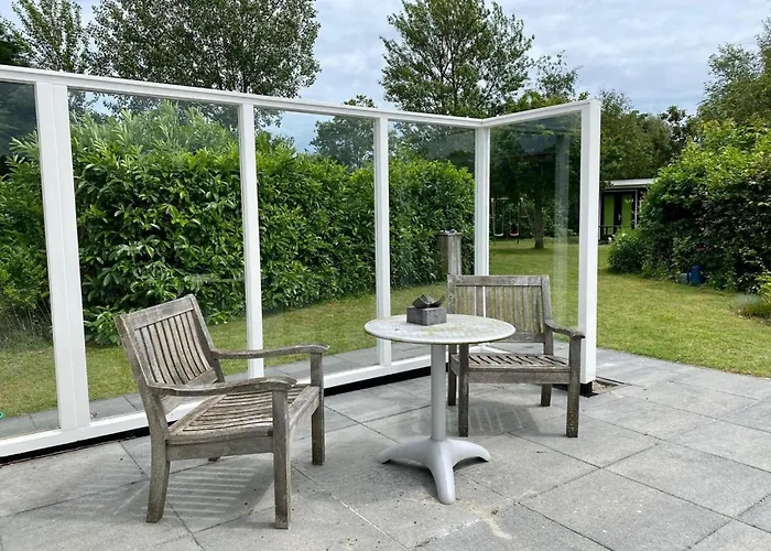 Spacious Surrounded Large Garden * Sint Maartensvlotbrug