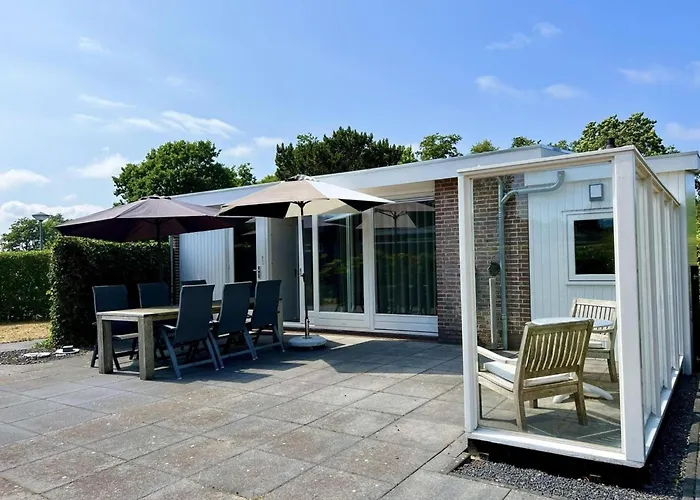 Spacious Surrounded Large Garden * Sint Maartensvlotbrug