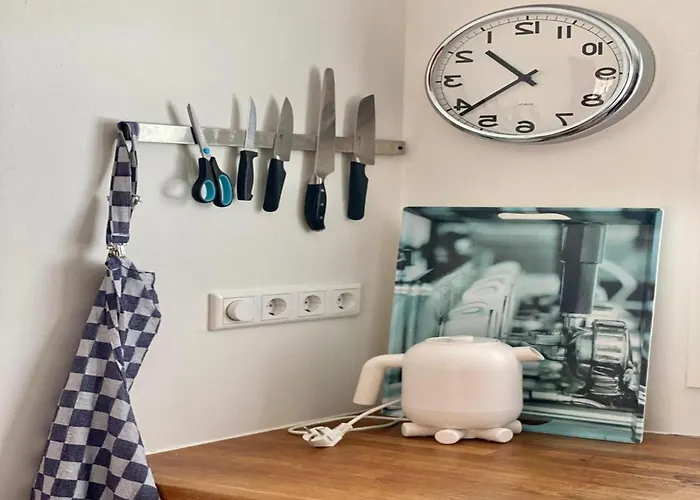 Spacious Surrounded Large Garden *