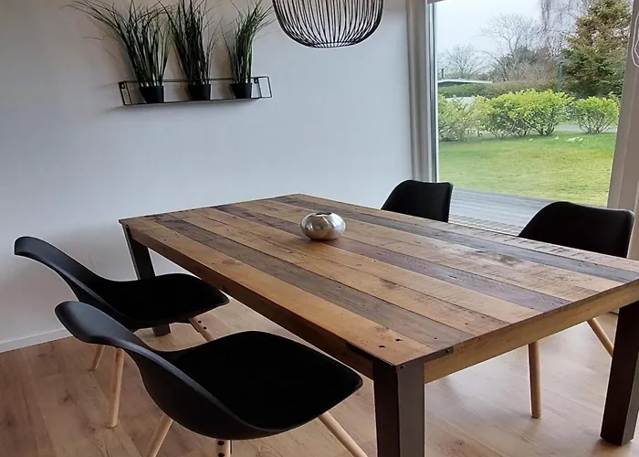 Feriehus Spacious Surrounded Large Garden *