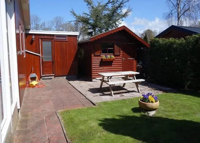 Feriehus Spacious Surrounded Large Garden