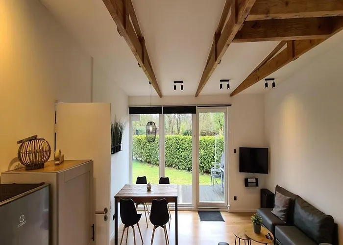 Spacious Surrounded Large Garden * Sint Maartensvlotbrug