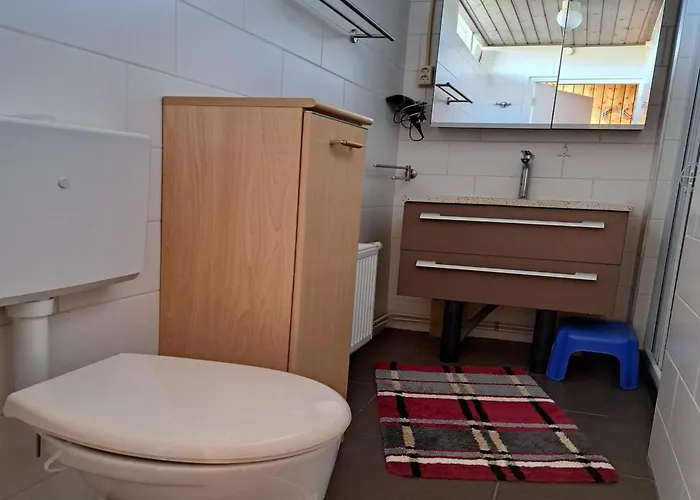 Spacious Surrounded Large Garden Feriehus *