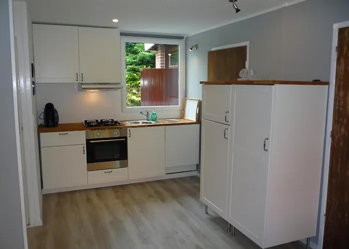 Spacious Surrounded Large Garden Feriehus