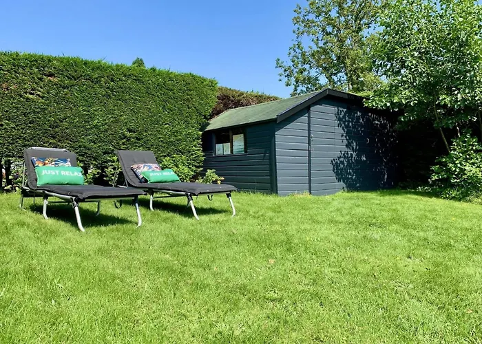 Feriehus Spacious Surrounded Large Garden