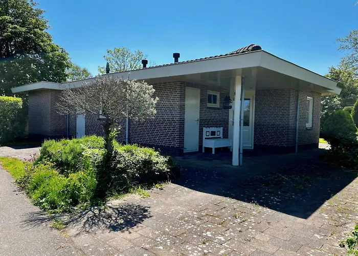 Spacious Surrounded Large Garden *