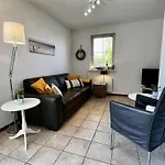 Semesterbostad Spacious Surrounded Large Garden *