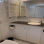 Spacious Surrounded Large Garden Semesterbostad *