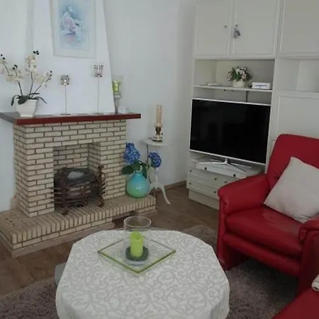 펜션 Spacious Surrounded Large Garden *
