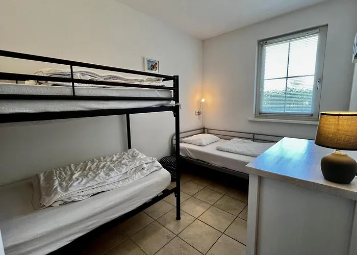 Spacious Surrounded Large Garden Dom wakacyjny