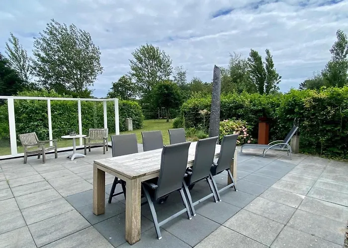 Spacious Surrounded Large Garden Dom wakacyjny Sint Maartensvlotbrug