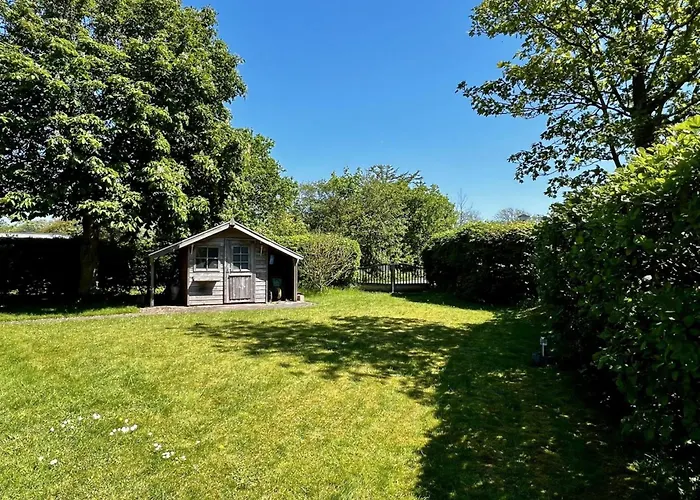 Spacious Surrounded Large Garden *