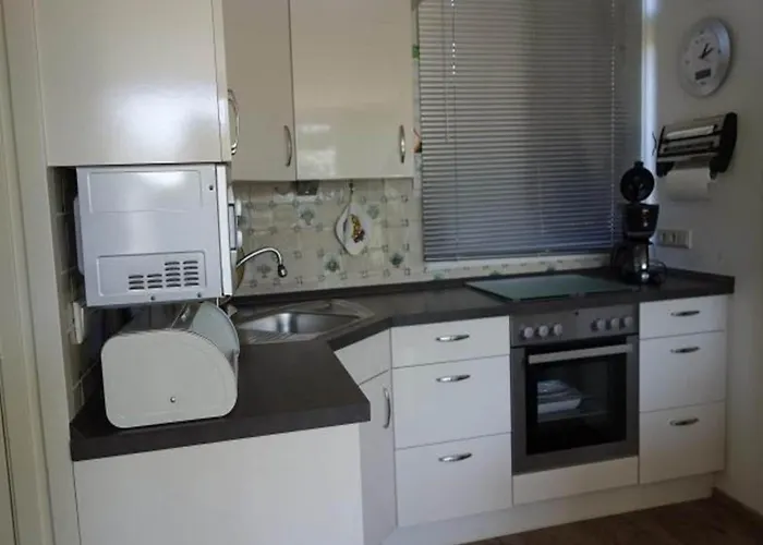 Dom wakacyjny Spacious Surrounded Large Garden Sint Maartensvlotbrug