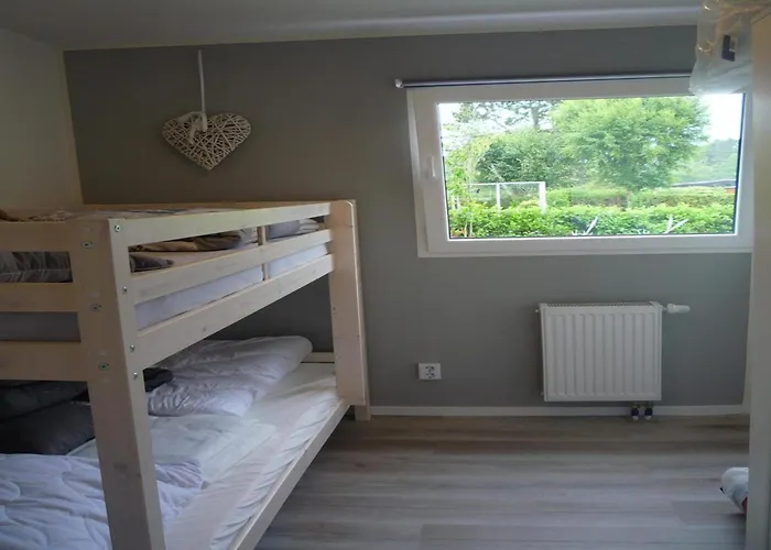 Dom wakacyjny Spacious Surrounded Large Garden Sint Maartensvlotbrug